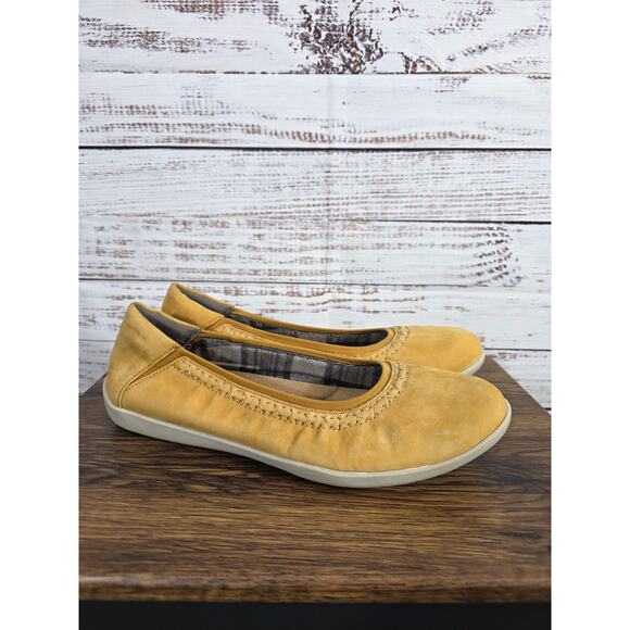Earth Origins slip on flats in vibrant mustard yellow women's size 11 - Picture 2 of 5